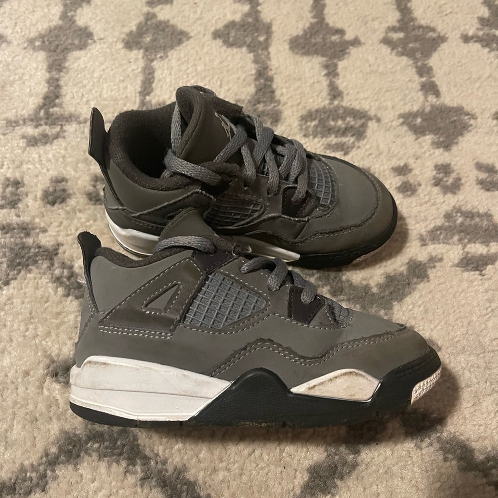 🤍Jordan Retro 4- Size 9C